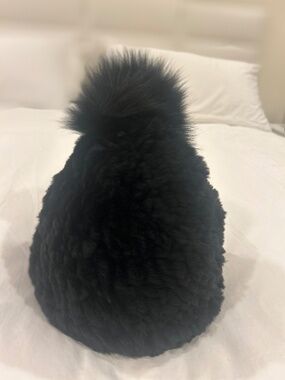 Adrienne Landau Women’s Hat with Pom/ black color/ Rabbit Fox Fur one size